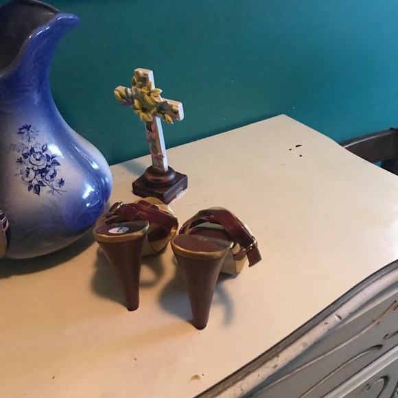 Heels - Picture 3 of 4